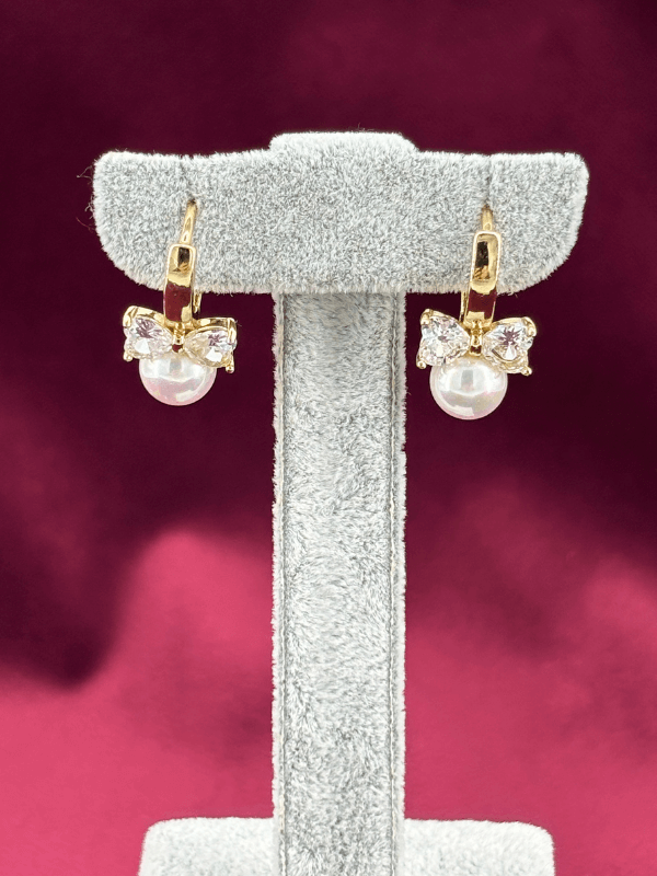 14K Altın Renkli Taşlı Kurdela Detaylı ve İncili Minimal Gold Halka Küpe