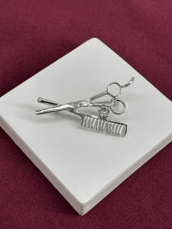 Makas ve Tarak Figürlü Taşlı Silver Broş