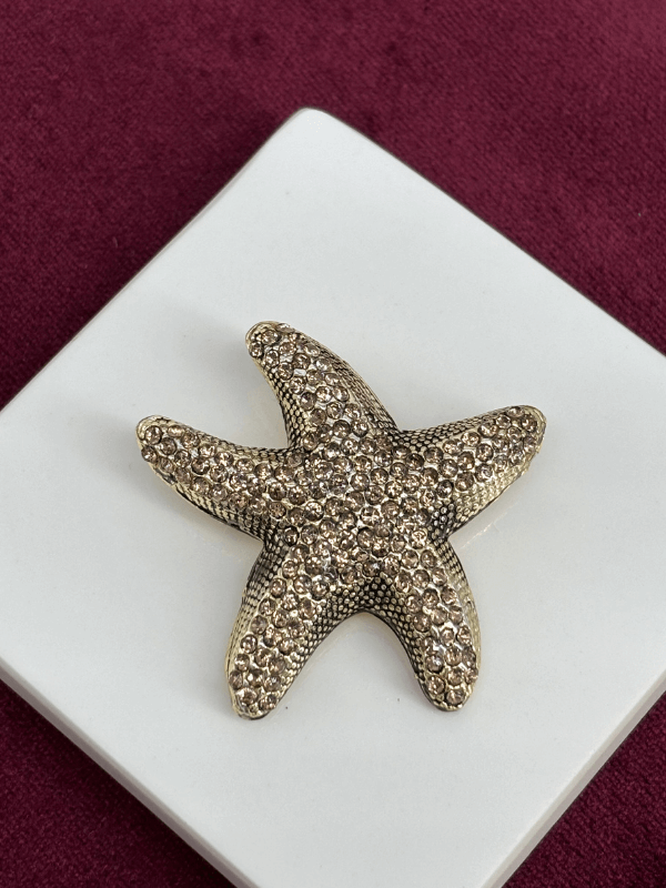 Minik Altın Taşlarla Kaplı Deniz Yıldızı Figürlü Gold Broş