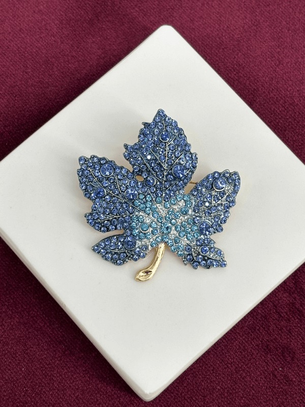 Mavi Taşlı ve Yaprak Figürlü Gold Broş
