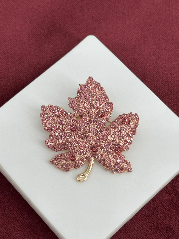 Pembe Taşlı ve Yaprak Figürlü Gold Broş